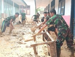 Satgas Gulbencal Kodam I/BB Bersihkan SD Negeri 1 A Tukka Pascabanjir