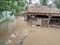 Sigap Pemdes Sentul ke Lokasi Banjir Bantu Warga Terdampak Bencana
