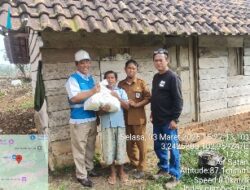 PLN Musi Rawas Bagikan Sembako Terhadap Warga Wonosari, Lansia Jadi Prioritas