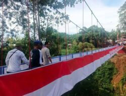 Kecil Tetap Bara Api, Anies Meresmikan Jembatan Titian Persatuan di Bandung Barat