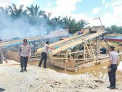 Polda Riau Tindak PETI, Enam Rakit Tambang Ilegal Diamankan
