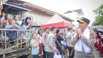 Kapolda Sumsel Terima Empati Warga Korban Kebakaran di Musi Rawas, Sederhana Tapi Tulus