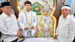 KUA Baleendah Menikahkan Pasangan Istimewa, KDM Jadi Saksi