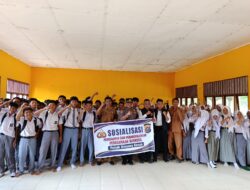 Polsek Simpang  Kanan Berikan Sosialisasi Bahaya Narkoba Kepada Pelajar SMk N 1 Simpang Kanan