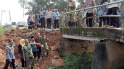 Program TNI Bersama Pemda Lamsel Bangun Jembatan Lebih Layak
