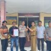 Keamanan Terjaga Lebih Baik Kades Muara Rengas Serahkan Senpira ke Polsek Muara Lakitan