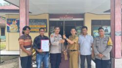 Keamanan Terjaga Lebih Baik Kades Muara Rengas Serahkan Senpira ke Polsek Muara Lakitan