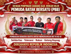 Sambut HUT RI ke-81, PBB Rokan Hilir Bagikan Bendera Merah Putih di Jalan Lintas Bagan Sinembah