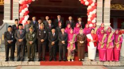 Wakapolres Kuansing Hadiri Upacara Penurunan Bendera HUT ke-81 RI di Lapangan Limuno