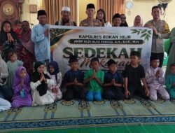 Kapolres Rokan Hilir Berikan Santunan Kepada Anak Yatim dan Kaum Duafa di Surau Suluk Al-Ikhlas Kep. Bagan Cempedak Kec. Rantau Kopar