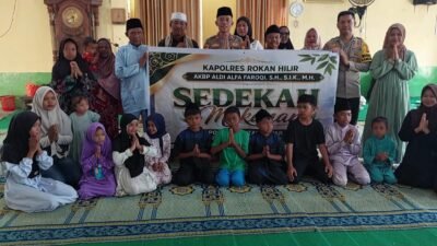 Kapolres Rokan Hilir Berikan Santunan Kepada Anak Yatim dan Kaum Duafa di Surau Suluk Al-Ikhlas Kep. Bagan Cempedak Kec. Rantau Kopar