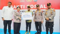 Kapolri Bersama Titiek Soeharto Serahkan Bantuan Pengungsian Korban Gempa NTT
