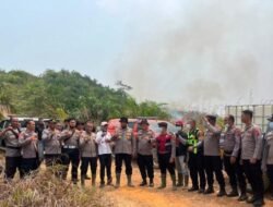 Api Bangkit Lagi di Panyubarangan, Kapolres Dharmasraya Pimpin Langsung Pemadaman