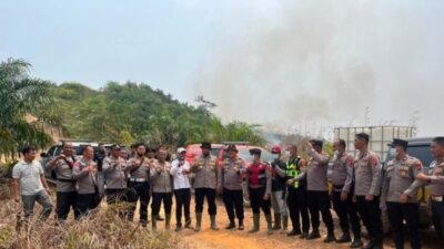 Api Bangkit Lagi di Panyubarangan, Kapolres Dharmasraya Pimpin Langsung Pemadaman