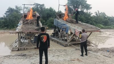Polsek Kuantan Mudik Tertibkan 7 Rakit PETI di Desa Setiang