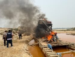 Polsek Singingi Hilir Tertibkan Dua Rakit PETI di Pulau Jambu, Cegah Kembali Beroperasi
