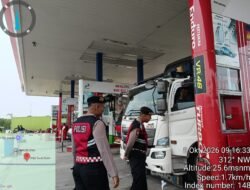 Polres Rokan Hilir Patroli Rutin Pantau Stok BBM di SPBU, Pastikan Pasokan Lancar & Cukup. 