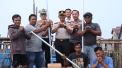 Dukung Program Prioritas Kapolri,Polri Bersama Masyarakat,Kapolres Inhil Serahkan Bantuan 3 (Tiga ) Mesin Katinting kepada Nelayan