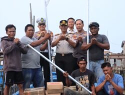 Dukung Program Prioritas Kapolri,Polri Bersama Masyarakat,Kapolres Inhil Serahkan Bantuan 3 (Tiga ) Mesin Katinting kepada Nelayan