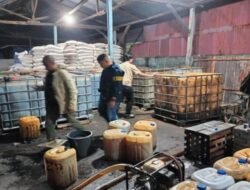 Polda Riau Tangkap Dua Tersangka Penimbun Solar Bersubsidi