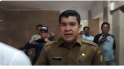 Dikonfirmasi soal Pokir Publikasi Media, Sekda Kampar Cuma Bilang “Tidak Saya Coret” Lalu Langsung Masuk Ruangan